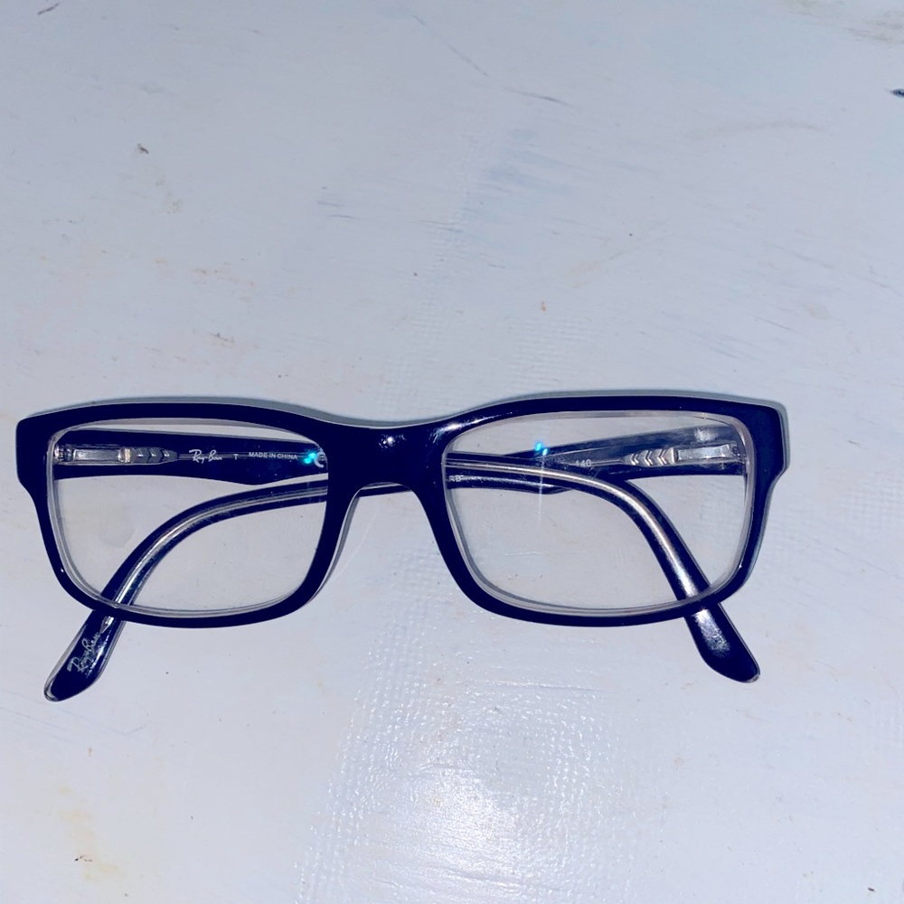 Ray Ban frames, no rx in lense.